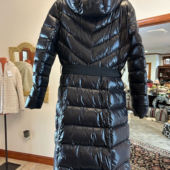 SOLD!!!!   Women's MACKAGE CORALIA down coat with hood and sash belt size medium - Picture 3 of 14